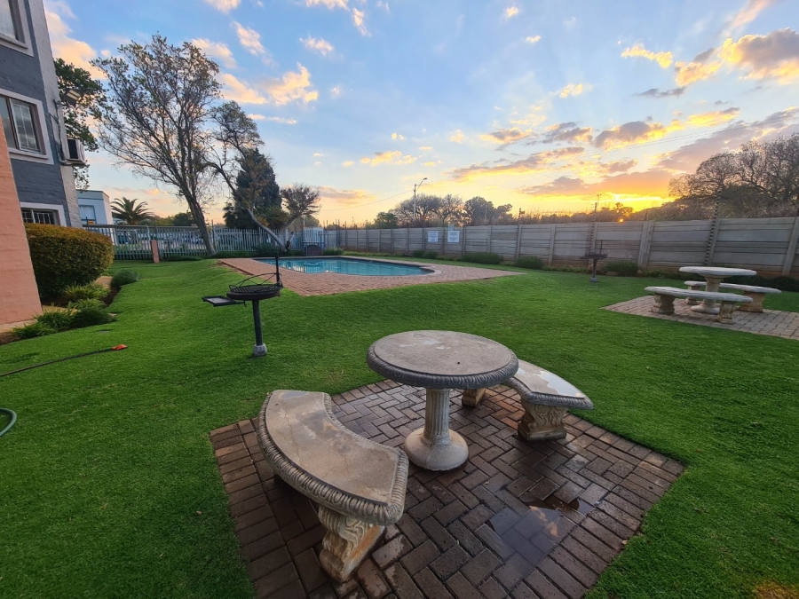 1 Bedroom Property for Sale in Kannoniers Park North West